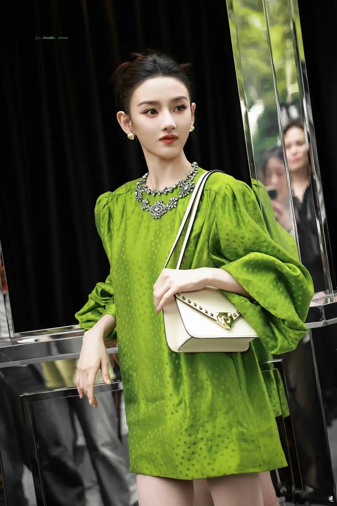 好羡慕祖儿这种头型本扁头真的啥发型都不好看