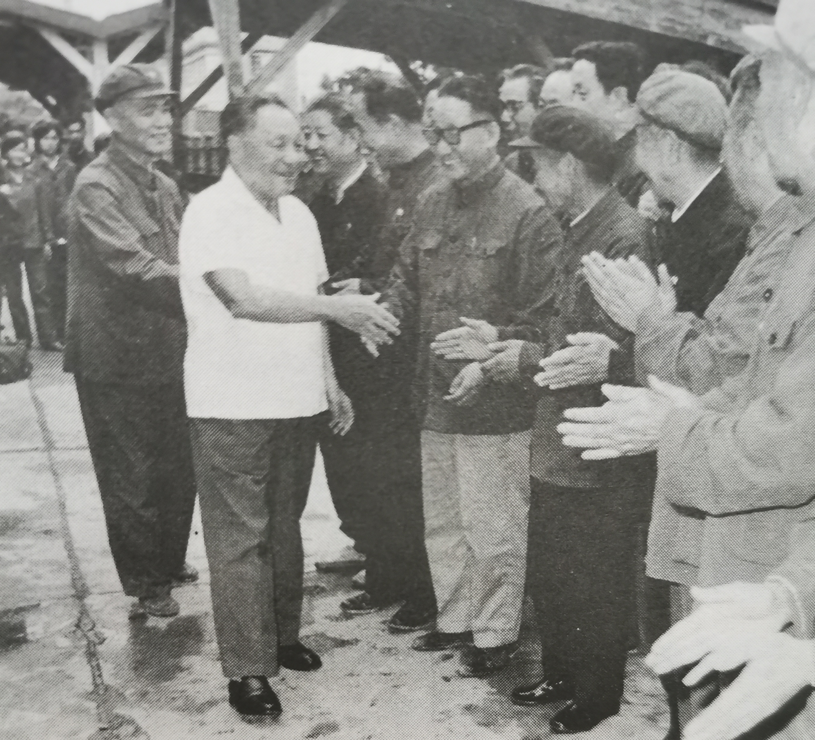 1981年，邓小平视察兰州军区，对军区司令员杜义德说，有你在西北，我就放心了。邓