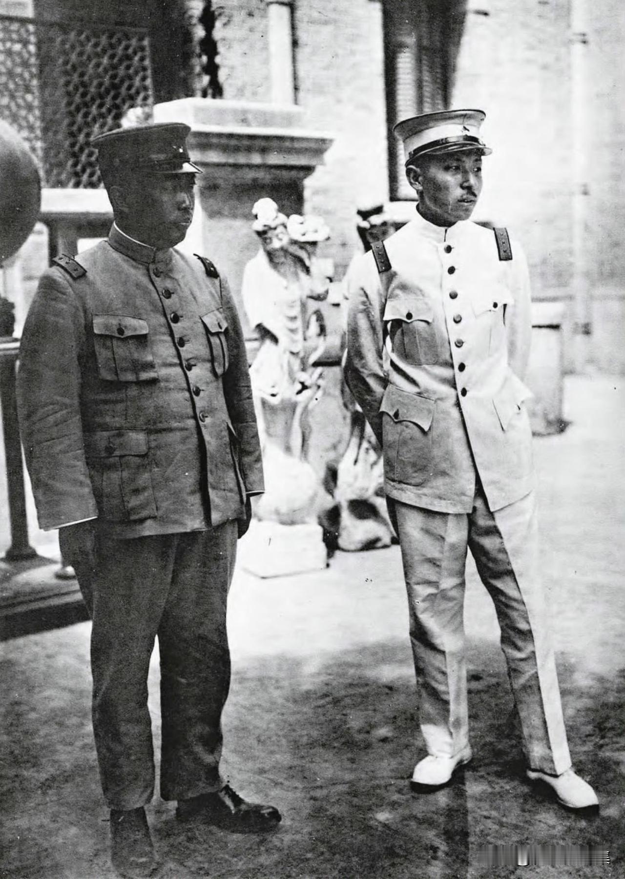 1928年，张学良和杨宇霆在奉天督军府的合影。当年6月4日，张作霖在皇姑屯被日本