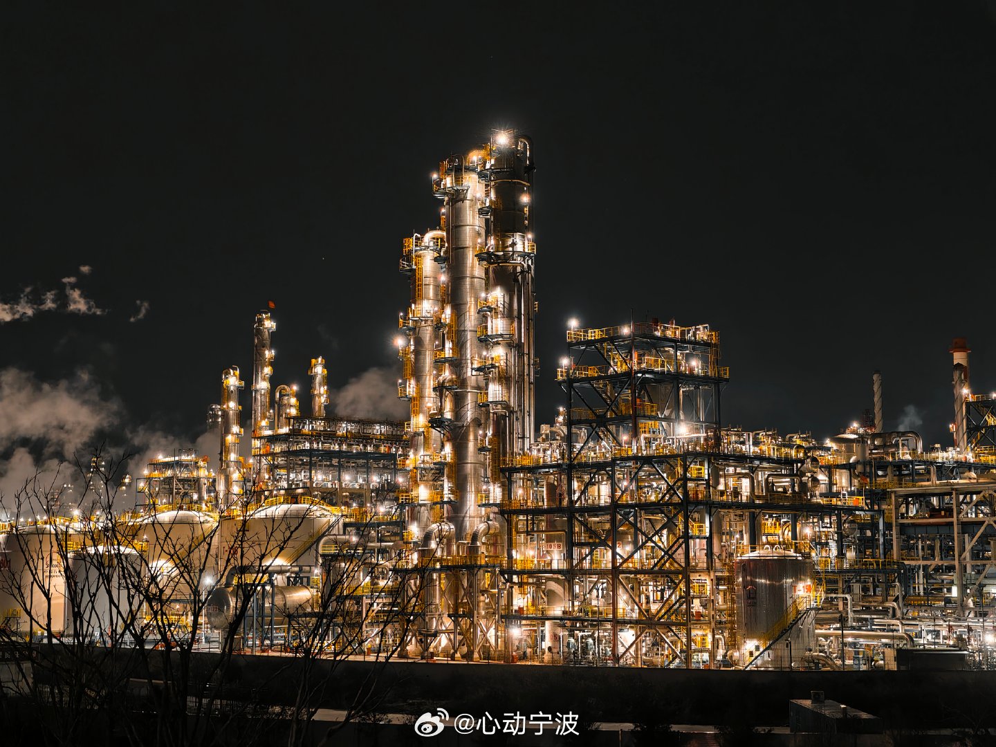 高质量发展浙里行【宁波镇海炼化夜景尽显工业浪漫】硬核实力在zhe里夜色如墨