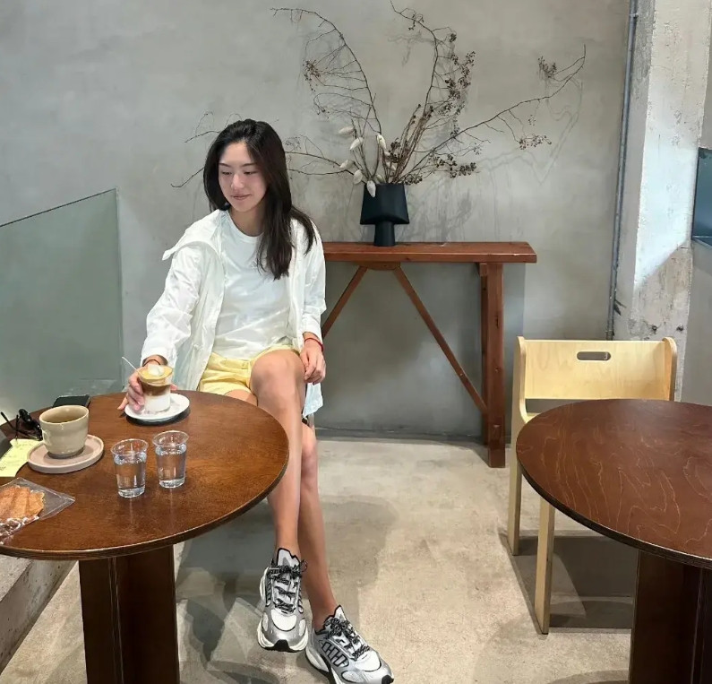 没想到王欣瑜的生活照这么漂亮，很多球迷都称她为中国网坛第一美女，这个称呼实至名归