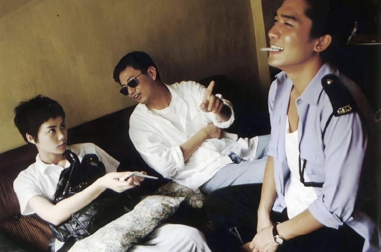 王菲年轻时期的照片，看到第二张时，好像窦靖童啊。1994年，王家卫仅用了6周