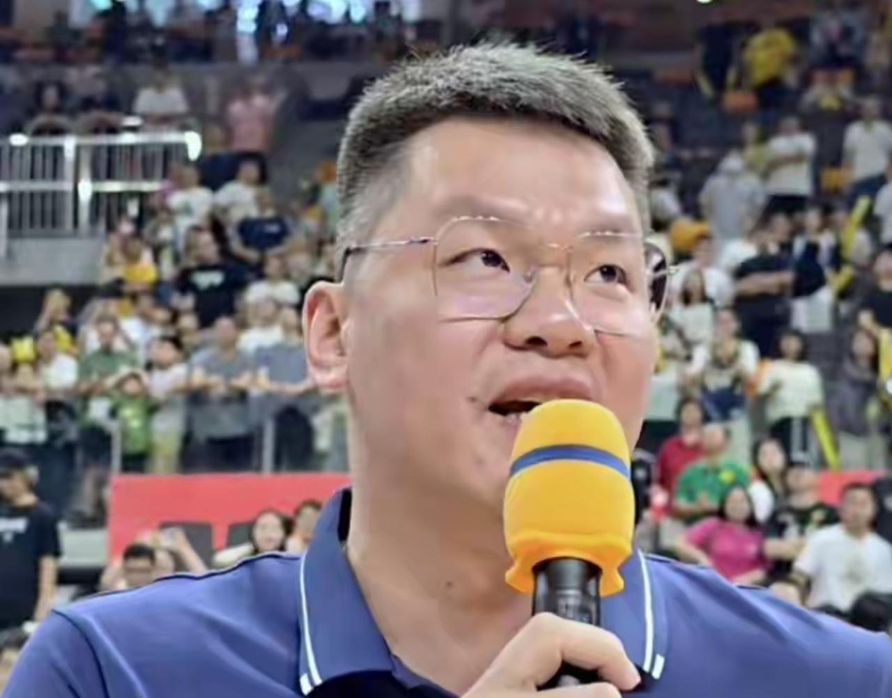 朱芳雨向球迷道歉，给杜锋提要求！面对着福建队，广东队在上半场比赛，表现十分不错