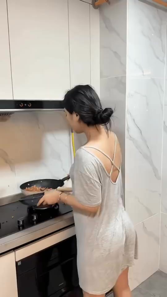 姐姐给你做饭吃​​​