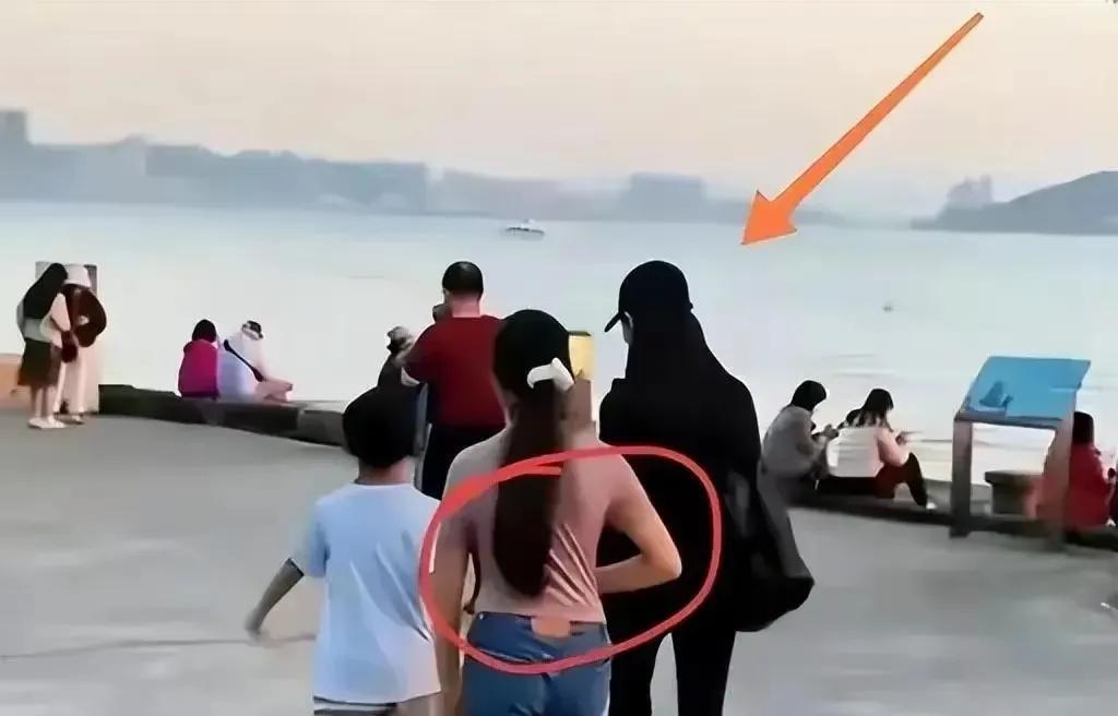 小玥儿和小菻菻到现在还是一直称呼马筱梅为“筱梅阿姨”，汪小菲和马筱梅也说不会强迫