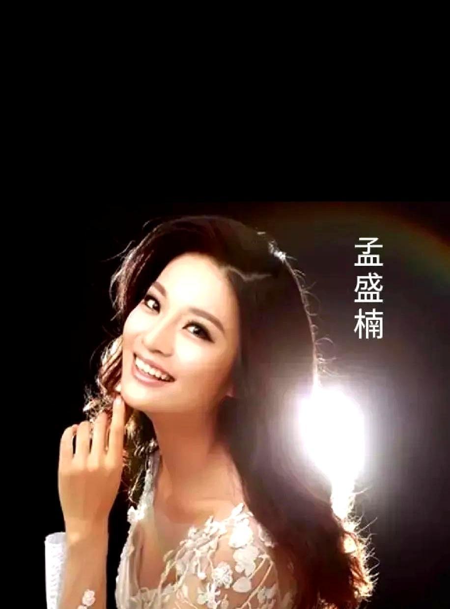 别拿长相去衡量央视女主持，那是浅薄的误解。她们真正的护城河，是岁月砸出来的。