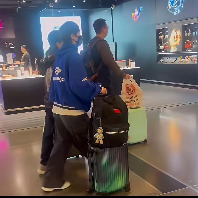 曼昱、同同连夜飞回北京！国乒女队失掉冠军，在近几年十分罕见，所以国乒女队在多哈