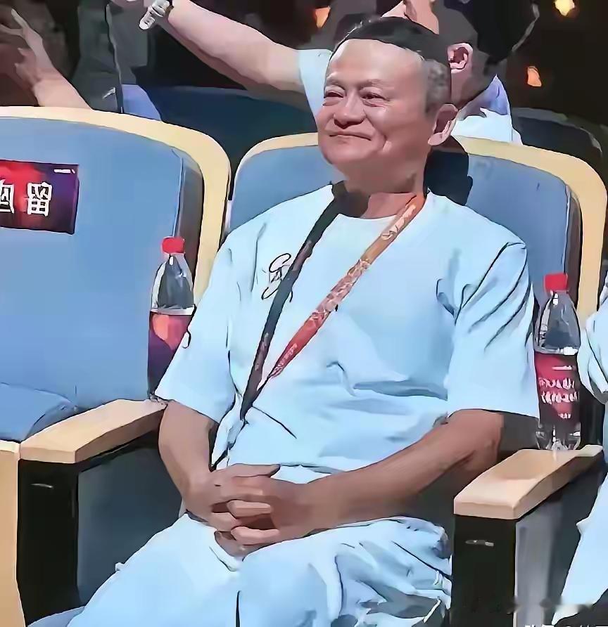 好久没看到马云了，昨天看到他的视频了！一直以来马云都是特别干练的精瘦！这次不