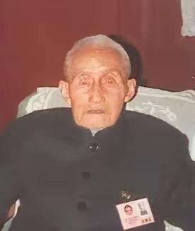 1949年，原79军军长被俘虏后想要自尽，想到自己20岁的漂亮老婆，一脸麻子，身