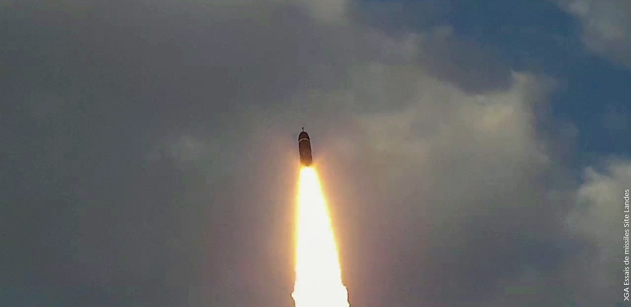2026年10月6日星期二，法国海军“凯旋”号核动力弹道导弹潜艇在菲尼斯泰尔海岸附近发射了M51.3
