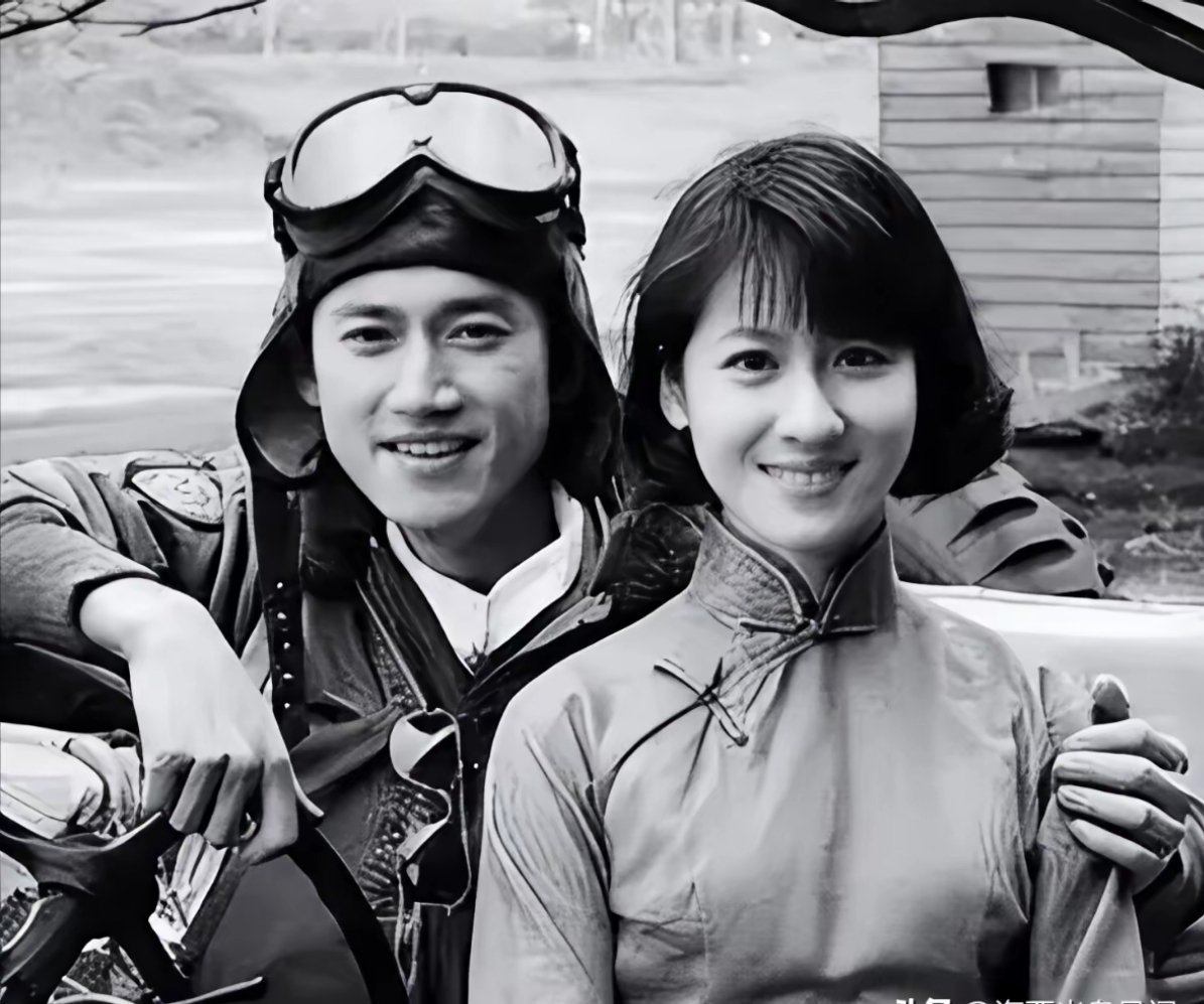 一个为祖国殉身，一个为爱情殉情，感天动地，何等悲壮！铭记历史