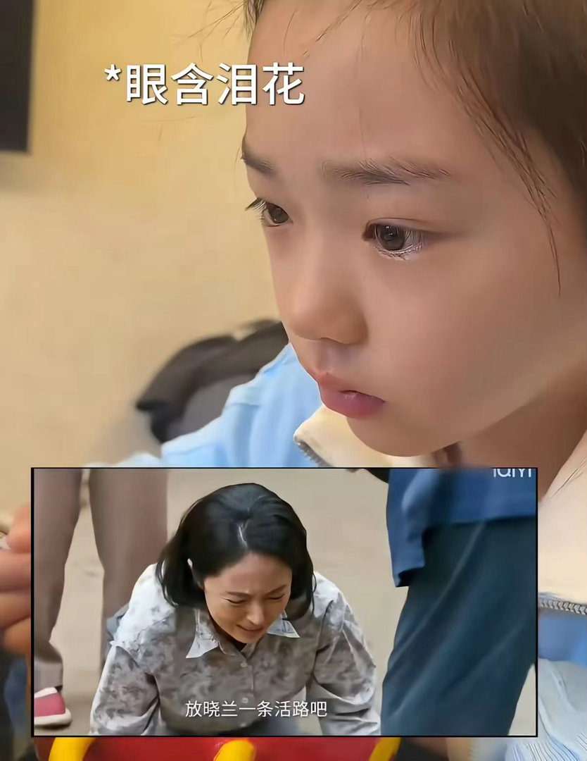 久未露面的董璇突然冲上热搜，不过这次不是因为丈夫张维伊，而是女儿小酒窝。