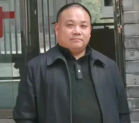 “释永信一家有意思！！1998年，他亲弟弟刘应彪在少林寺挂个闲职，每天写写字卖卖