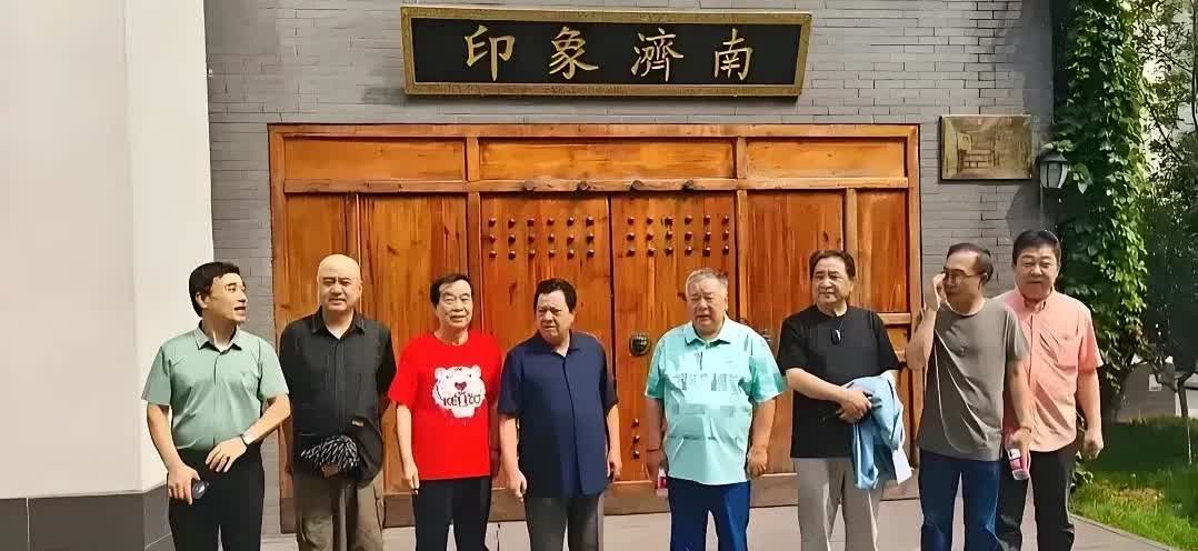 石富宽“两头通吃”！郭德纲和德云社的出现，把相声界分成了“主流”“非主流”。