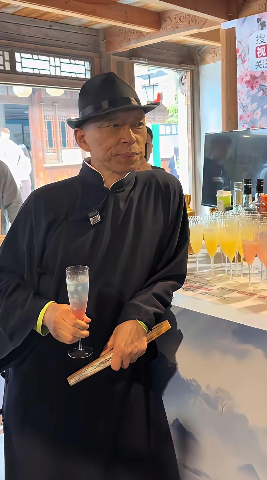 张朝阳和李明，好像异父异母的亲兄弟。