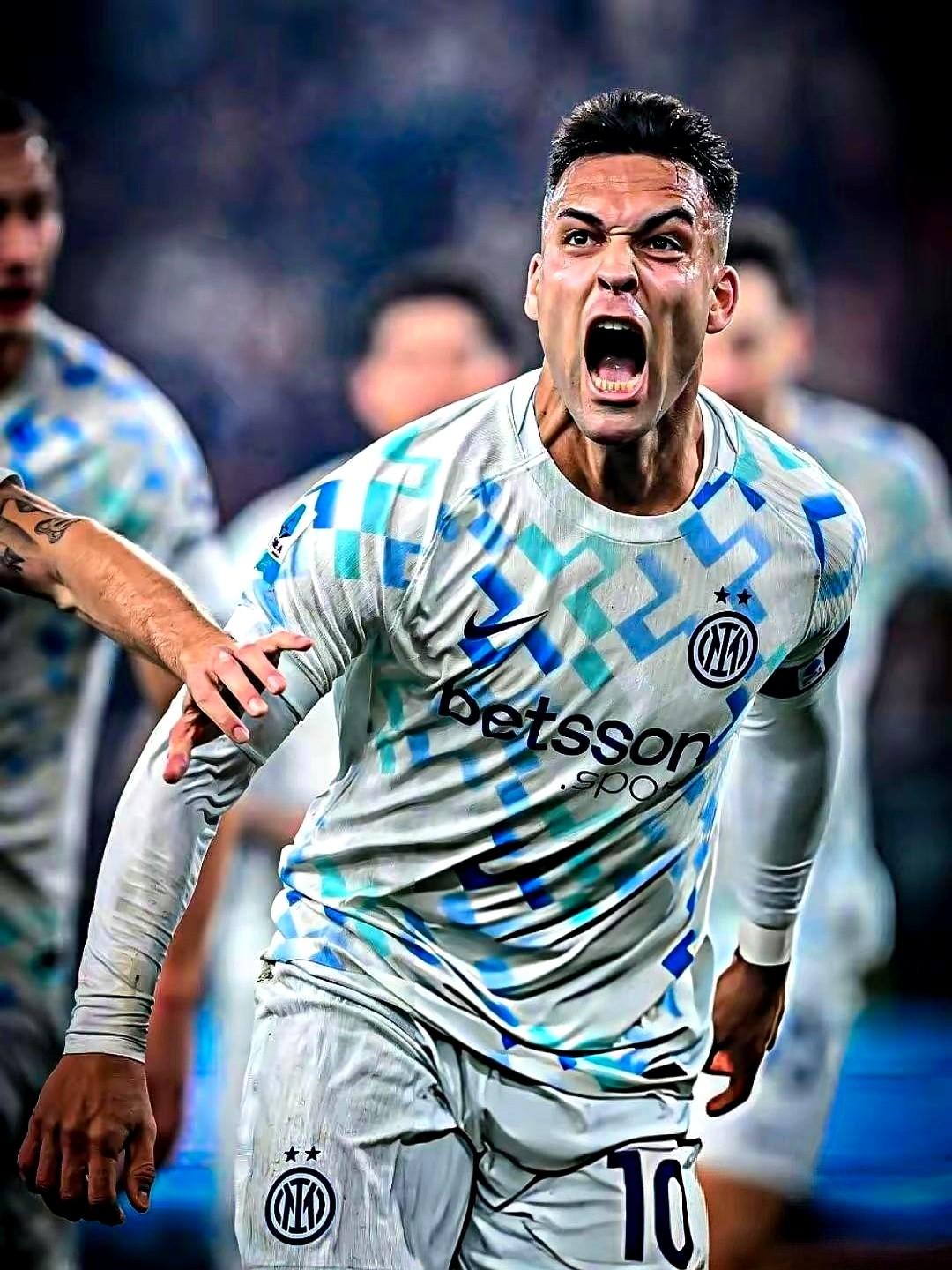 国米队长劳塔罗，终于要回来了！一个多月前，他在挪威客场拉伤了左小腿比目鱼肌。