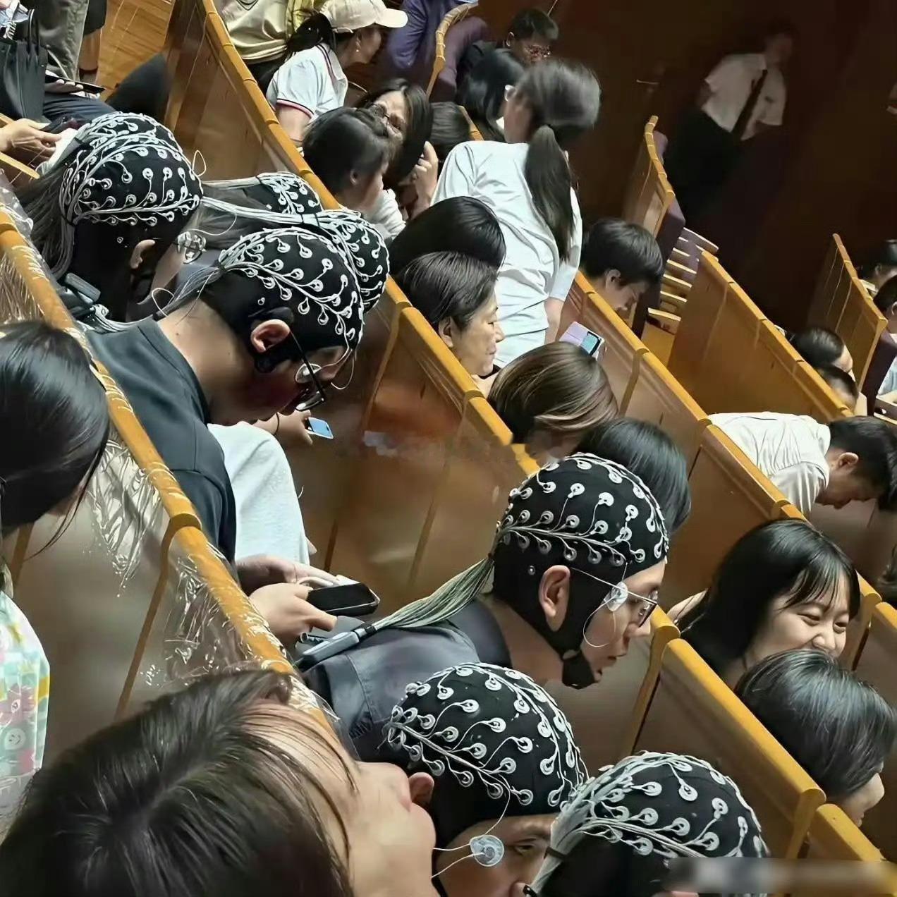 北大学堂这一幕，真的看呆了啊！