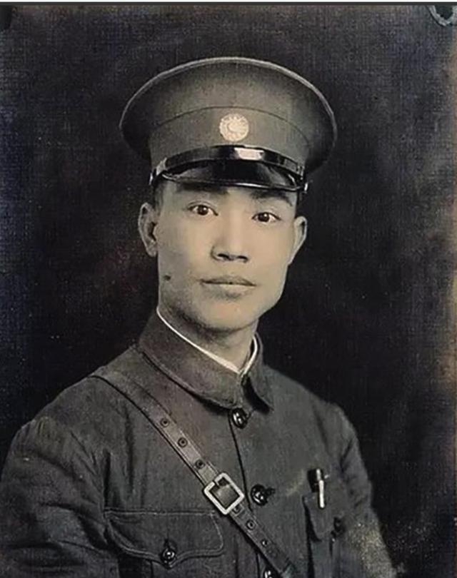 1947年，陈诚视察东北52军，军长副军长亲自迎接，谁知陈诚一开口就骂：“你们简