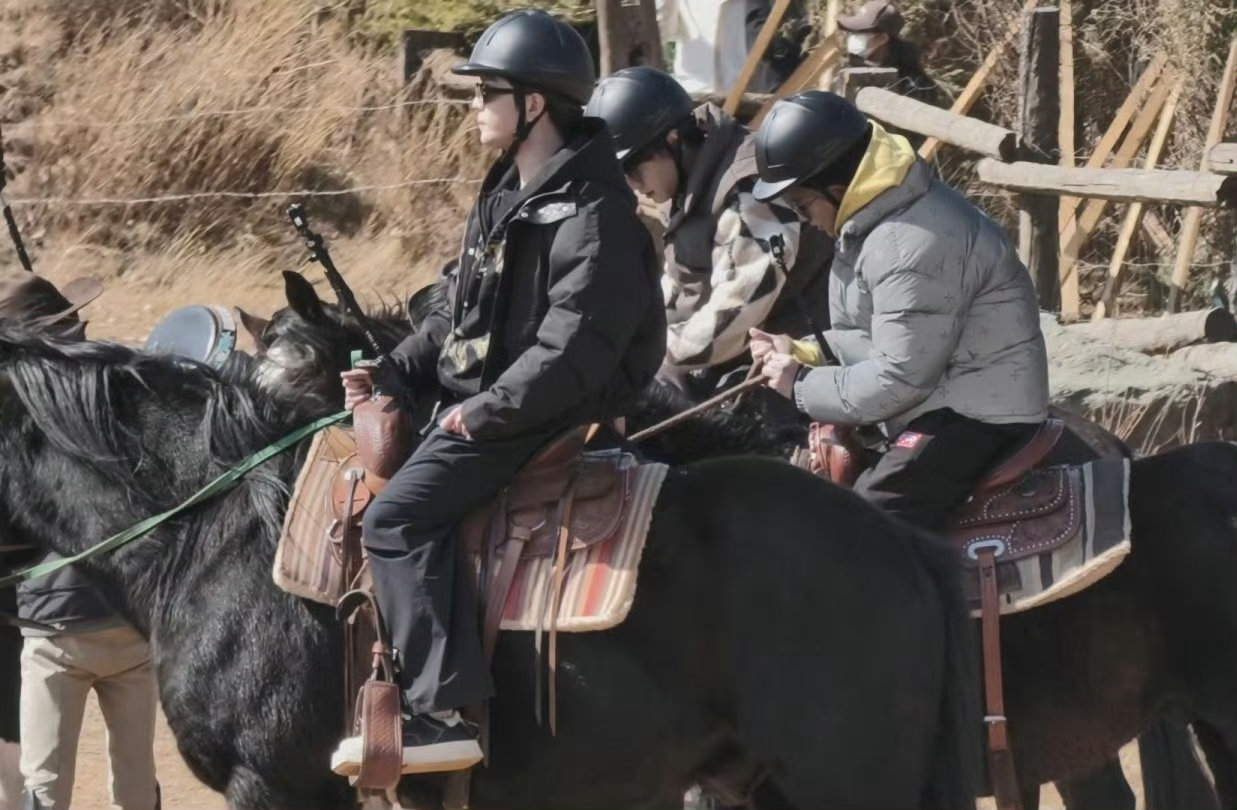 再就业男团草原F6即刻成团快乐老友记 草原F6即刻成团太戳人！再就业男团人均梗王
