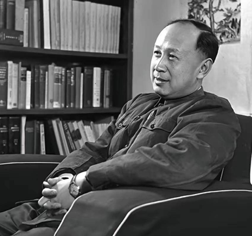 1955年，钱学森刚回国，中科院给他开出月工资350元，后来增聘院士又加津贴10