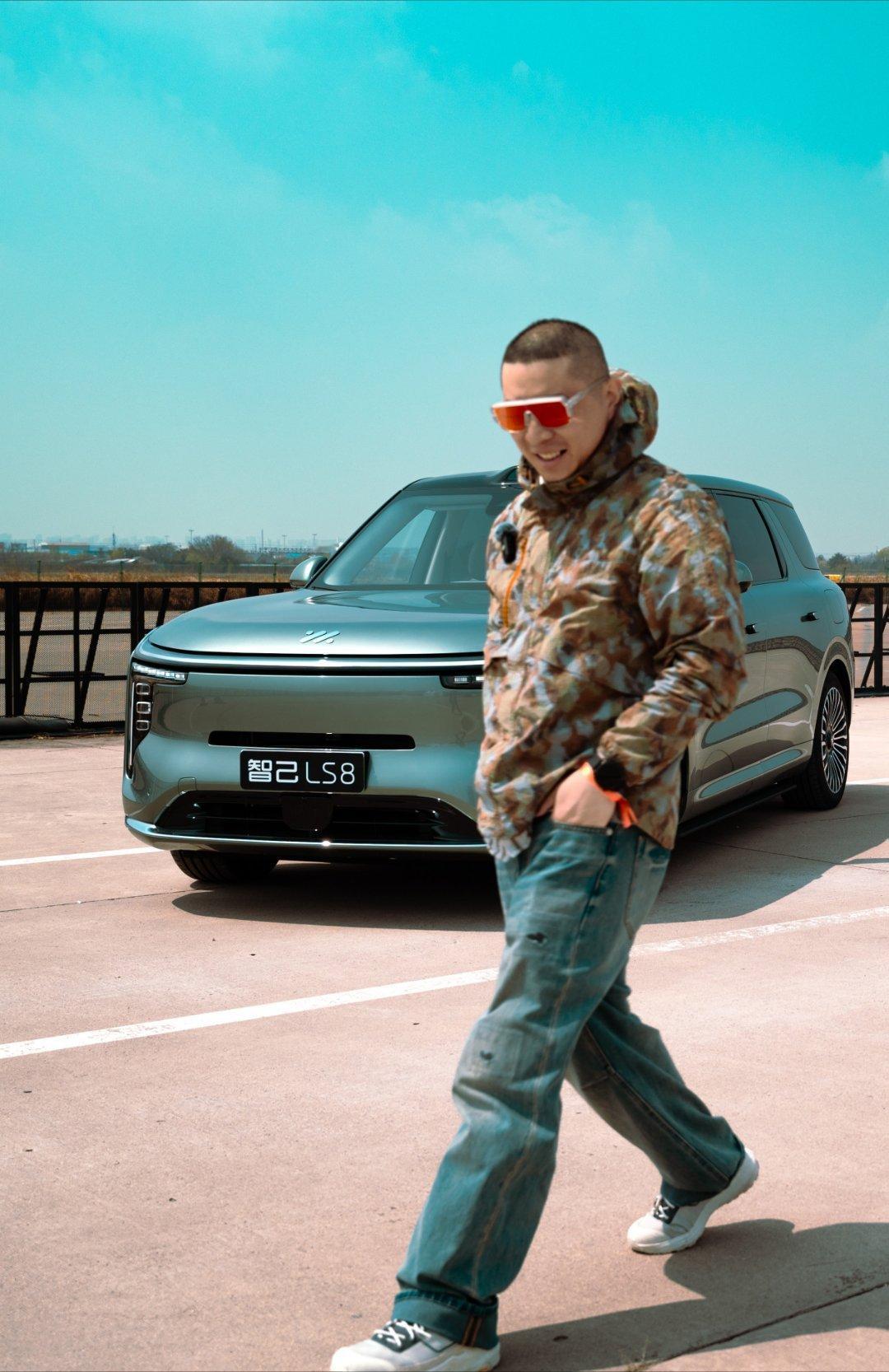 大v聊车被人偷拍了这找谁说理去太卷了，老登也要被迫营业智己ls8智己LS8将于