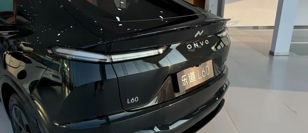 今天陪同事去看了乐道L60，如果是租电池的方案，裸车可以谈到14万多，但