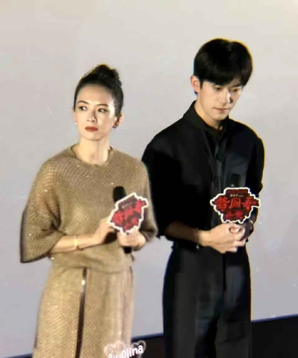 #易烊千玺叫章子怡姐姐#在酱园弄路演现场，名场面频出！章子怡毫不吝啬地盛赞易烊