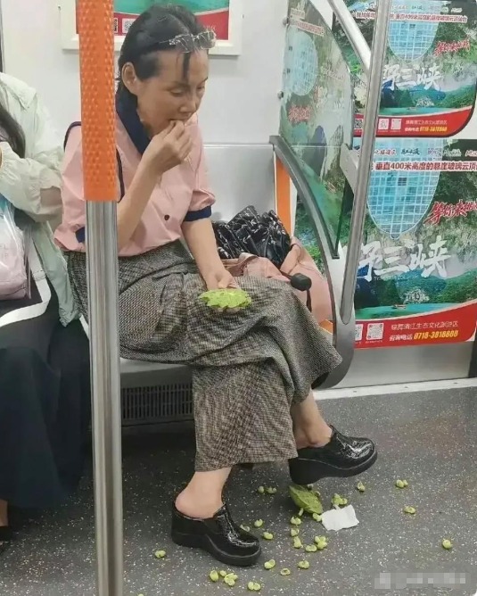 她是怎么做到不脸红的？