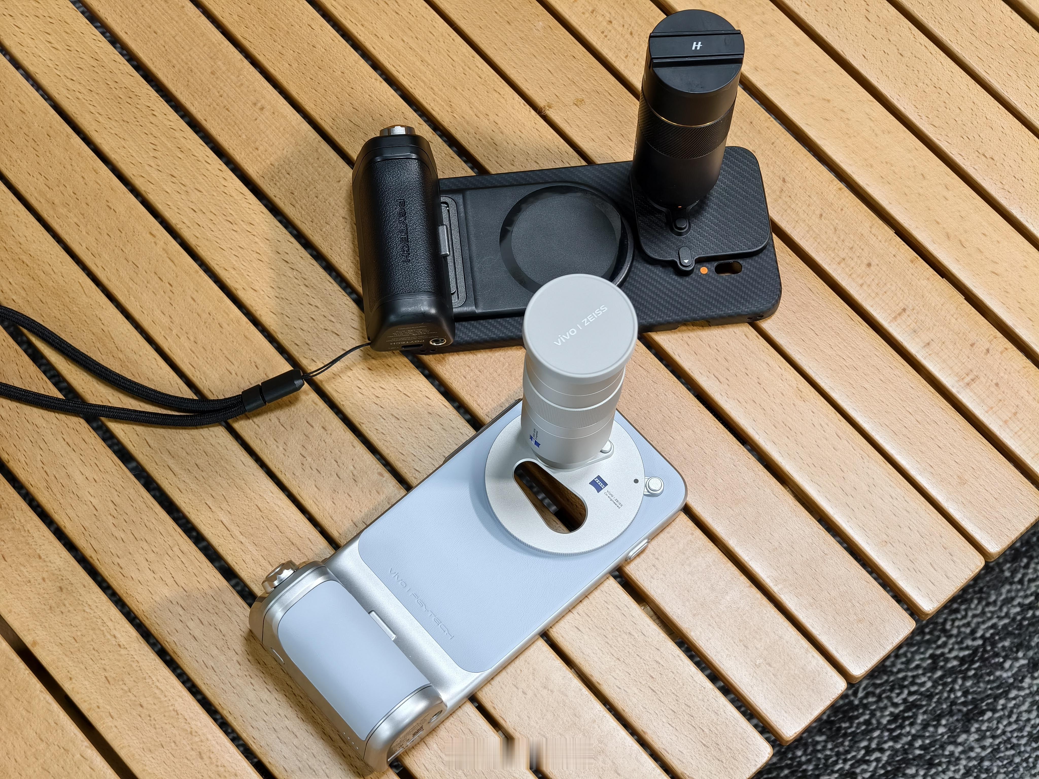 蓝绿厂在这一代旗舰机型上，都有增距镜这个选项，vivo甚至从X200Ultra