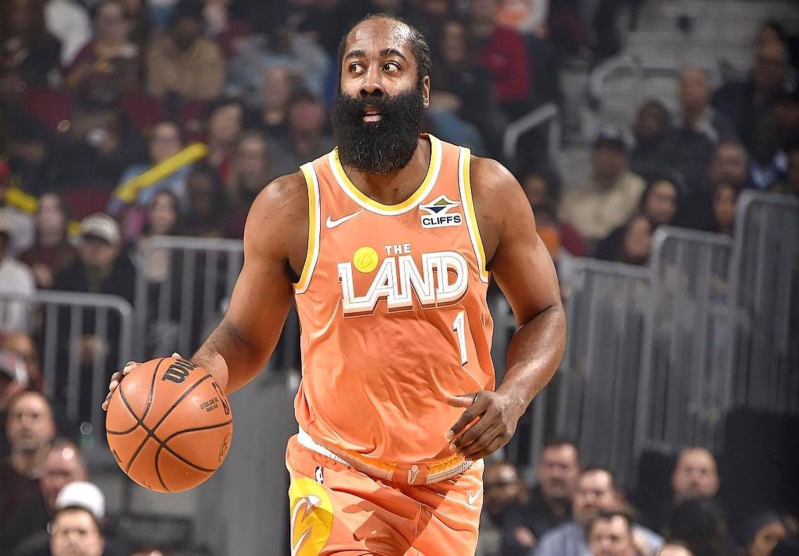 哈登和米切尔赛前互怼，居然每句都是预言。赛前哈登调侃米切尔会不会轮休打76