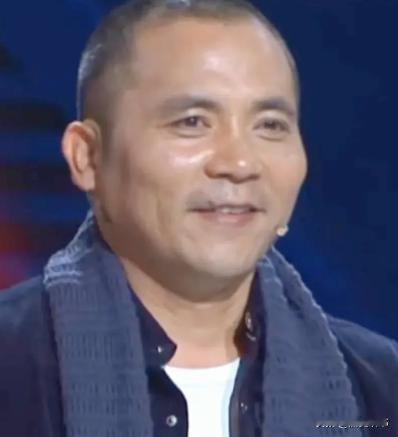 2012年，河南一名12岁贫困女孩，被校长收留免费读书，校长待她如亲生一般，谁知