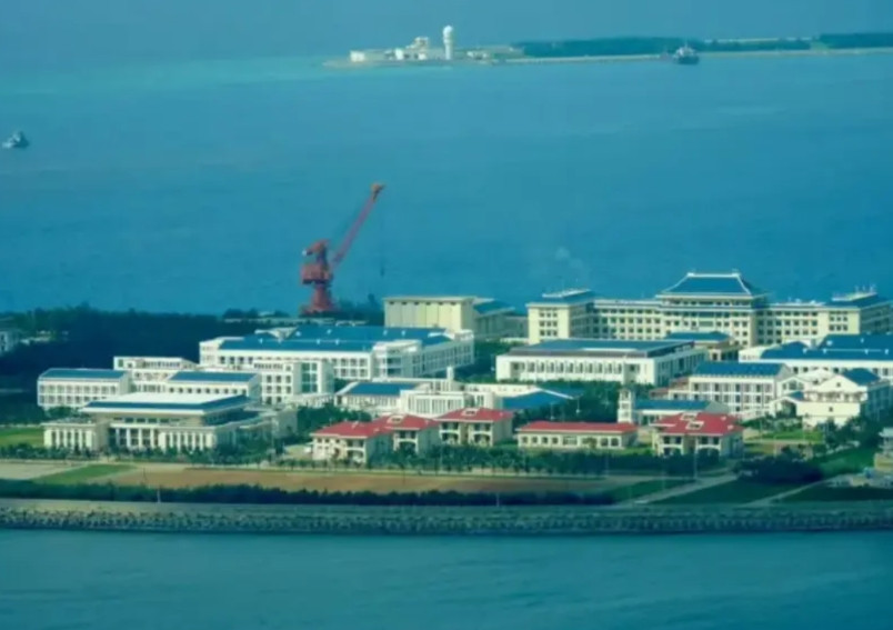 除菲律宾以外，包括越南在内的其他南海周边国家其实都明白一个道理：中国在南海的岛礁