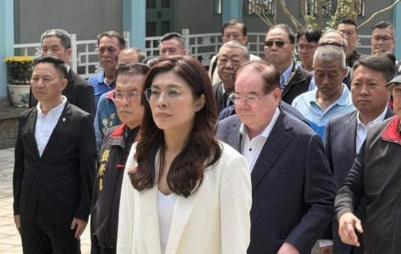 出其不意！郑丽文访问当天，人民日报发出强烈警告，直指日本右翼，台海信号瞬间拉满。