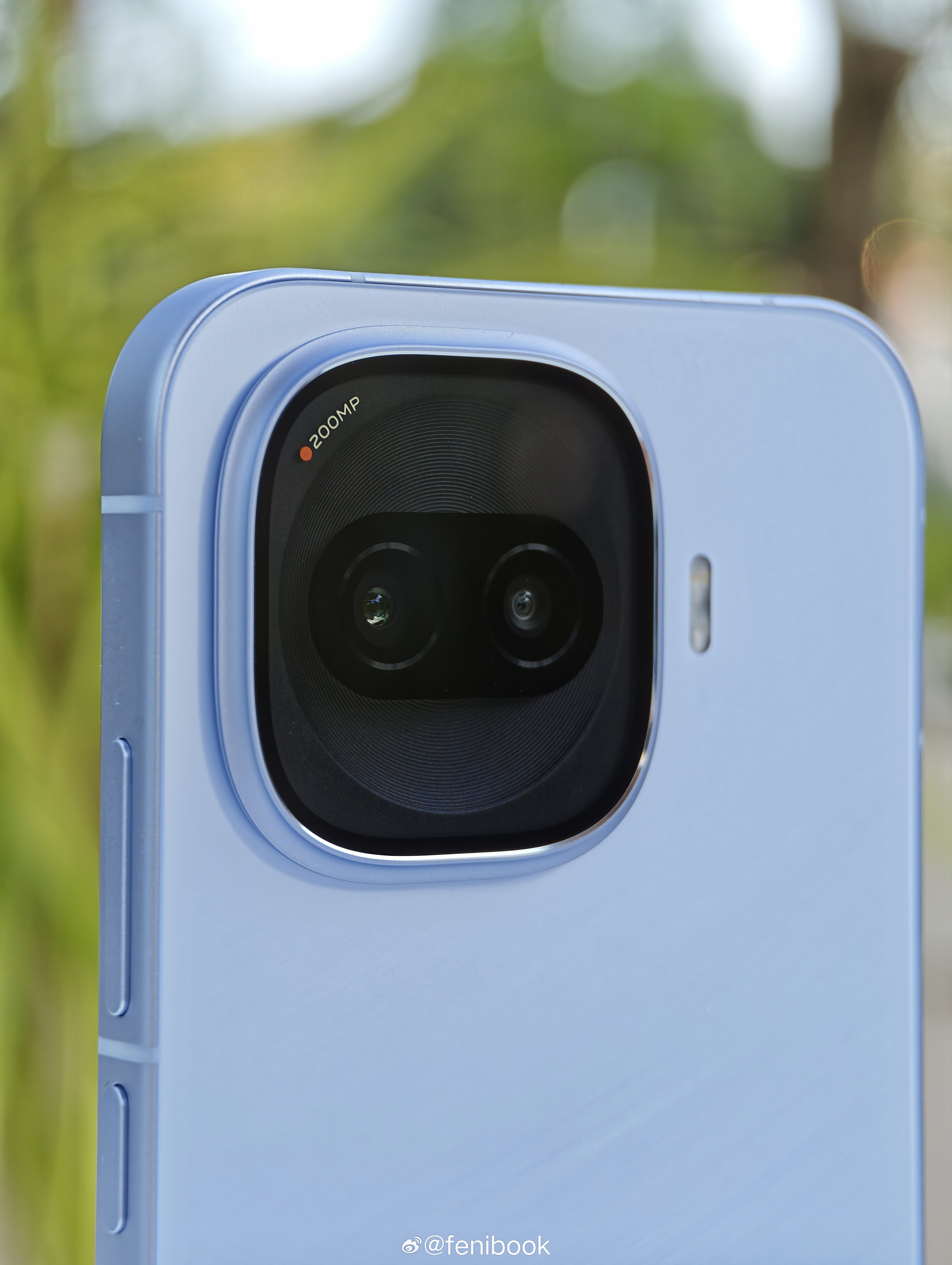 iQOOZ11Turbo沧浪浮光，这个颜色挺好看的，iQOO家族式方圆舷窗摄