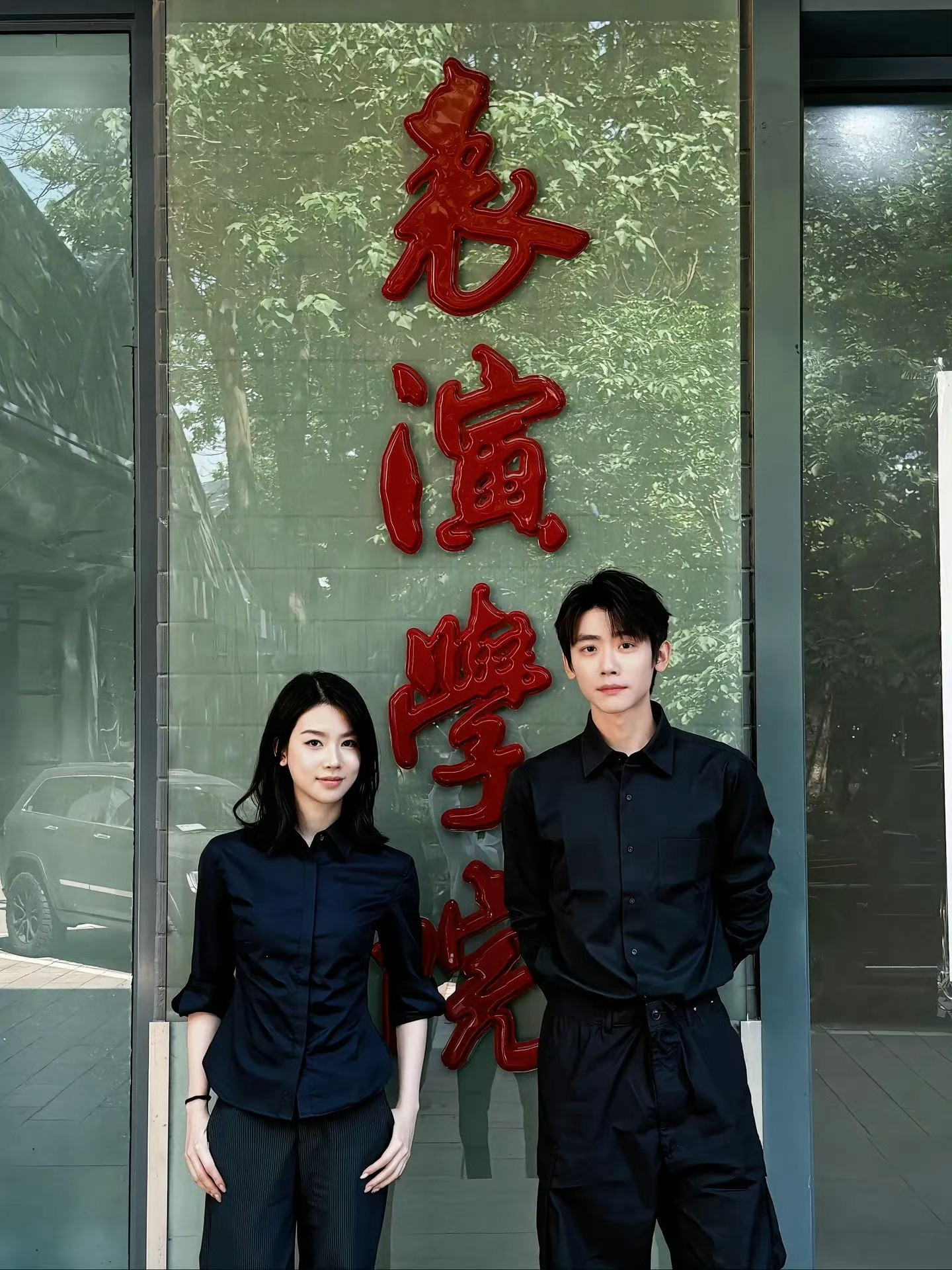 李卿刘梦芮这个合照真的好权威黑衬衫完全神来的