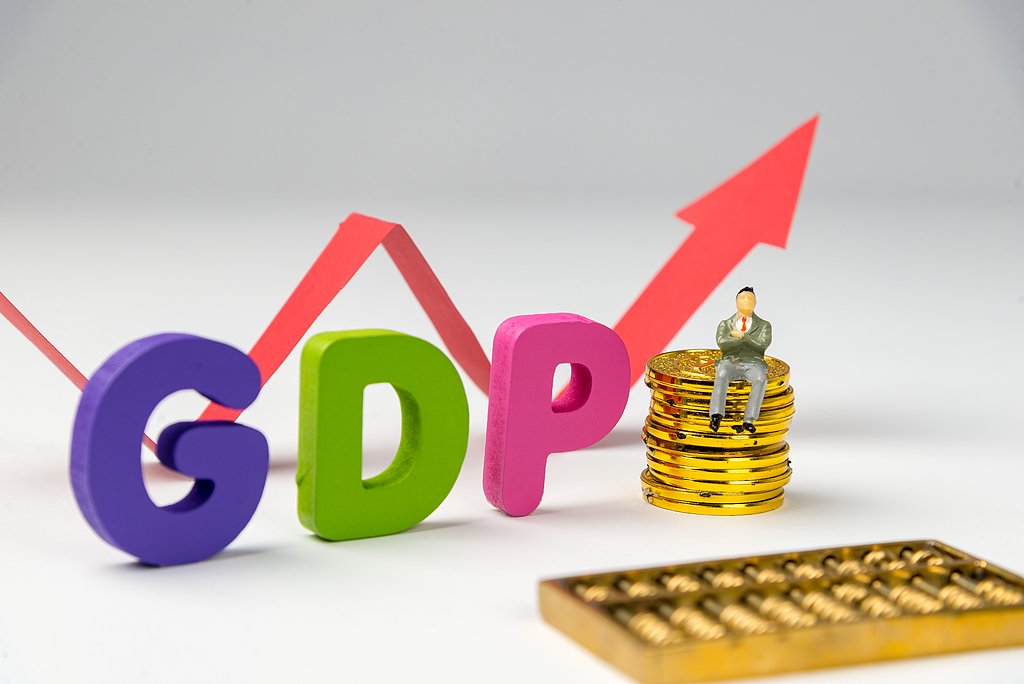 中国经济年会: 我国今年经济总量预计达140万亿元左右, 重点领域风险化解取得积极进展