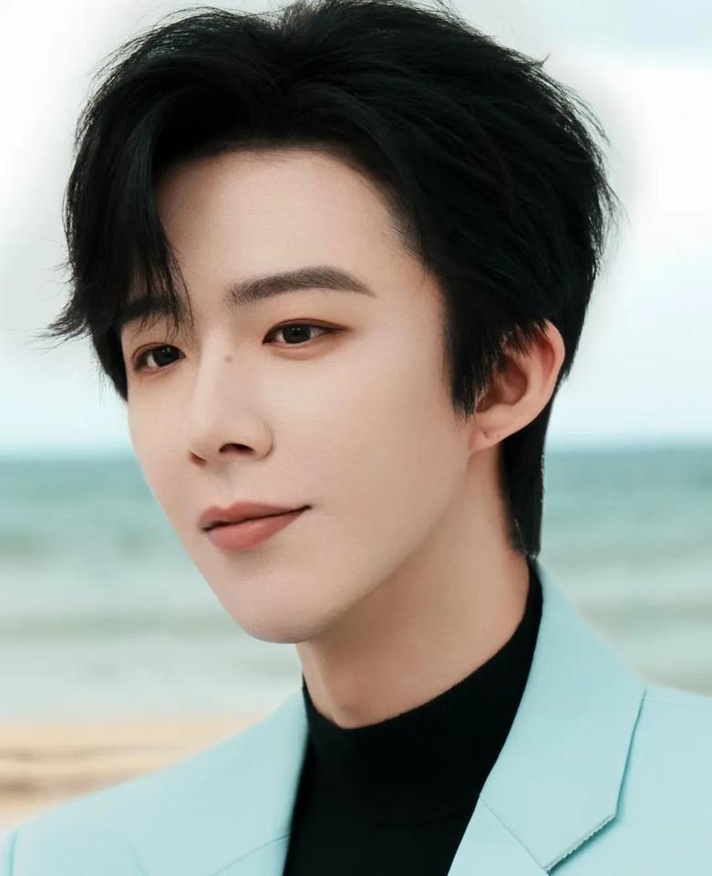 演员，刘宇宁说，我学厨师时，第一次做20桌的炸酥肉，上桌前，我拿了一小块放到嘴里