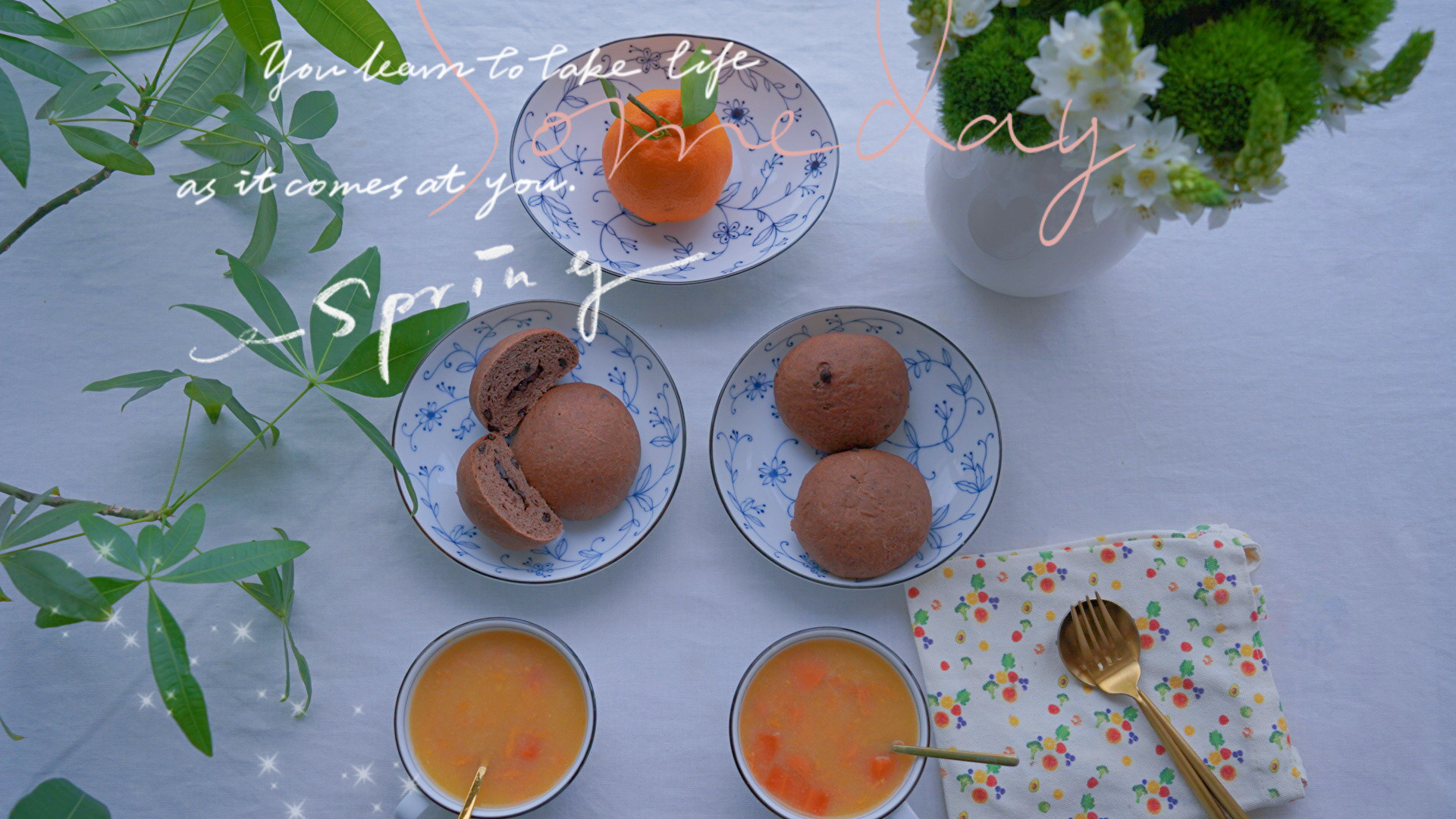 早安早餐🌿🌿🌿早起给自己安排了一顿舒服的早餐，可可巧克力面包软乎乎的，掰开