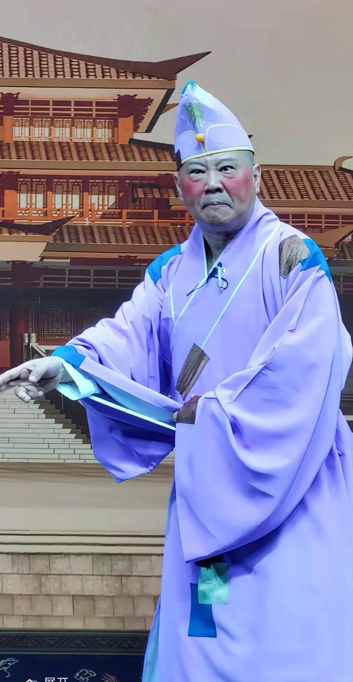 郭德纲最近急疯了，不是票卖不动，也不是徒弟惹事，真正让他上火的是相声快没“根”了