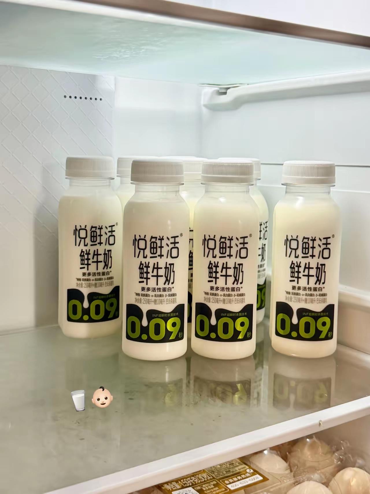 我六十八，我姐七十。她喝牛奶喝了三十年，我一口不碰。上个月一起体检，医生看了两张