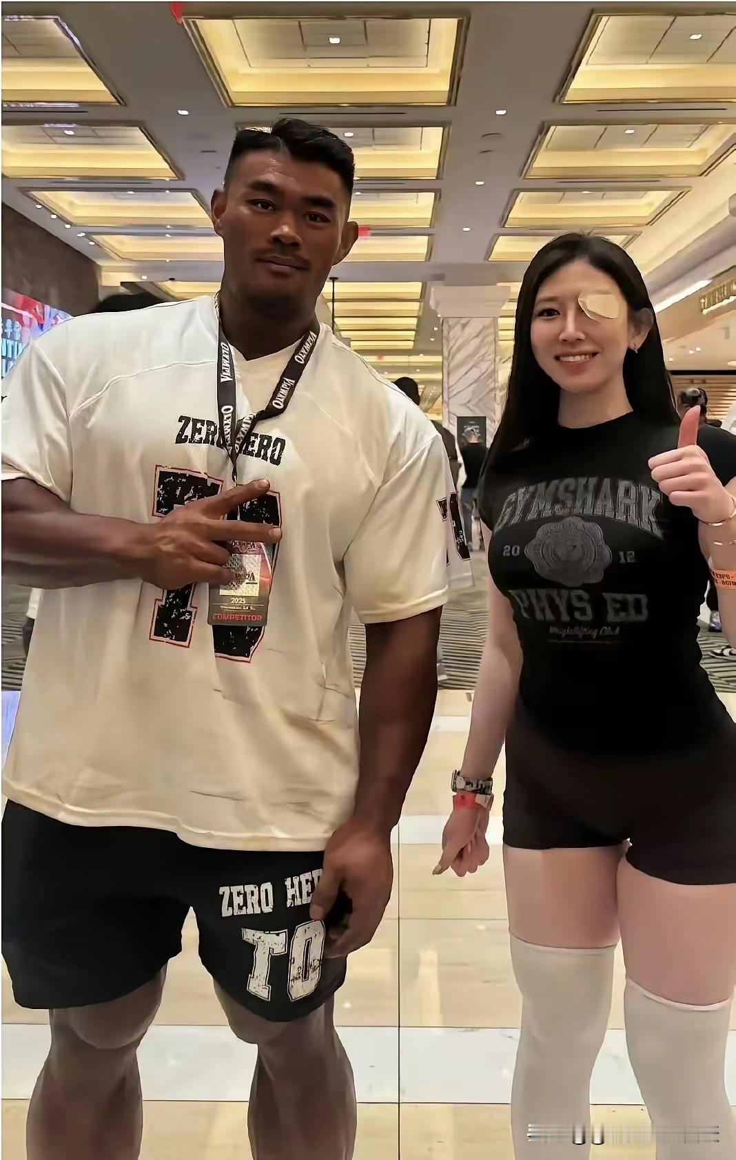 不是，这还是我的男神吗？怎么变得又黑又壮了！[捂脸哭][捂脸哭][捂脸哭][捂脸哭][捂