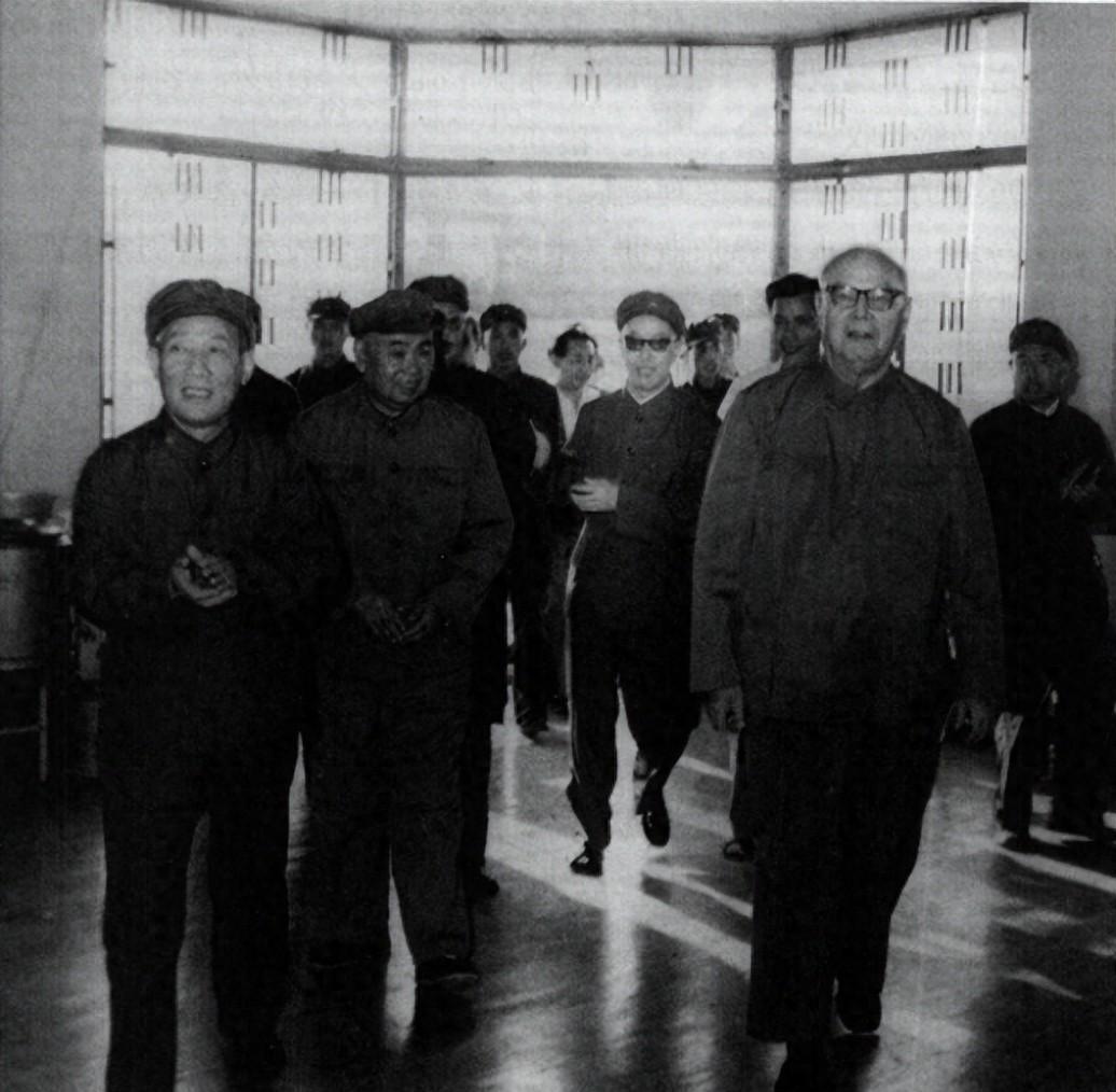 1977年，杜平拜访叶剑英谈复出工作的意见，叶帅：两个军区二选一“1977年2