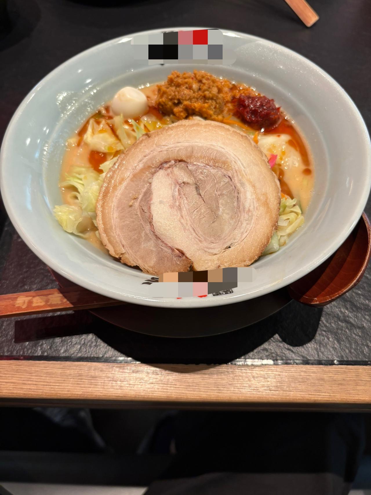 冬天的时候吃什么好呢？其实如果是一个人的话，出去吃一碗拉面是比较方便和简单的