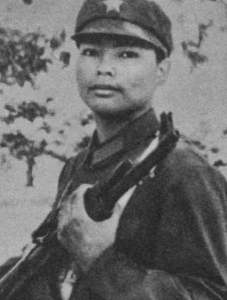 [点赞]1979年，在攻打78号高地的时候，19岁的小战士岩龙突然消失，直到战