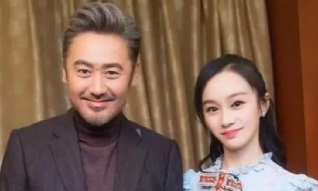 2018年，吴秀波包养了陈昱霖足足7年，之后玩腻了厌倦了，便提出分手。陈昱霖索要