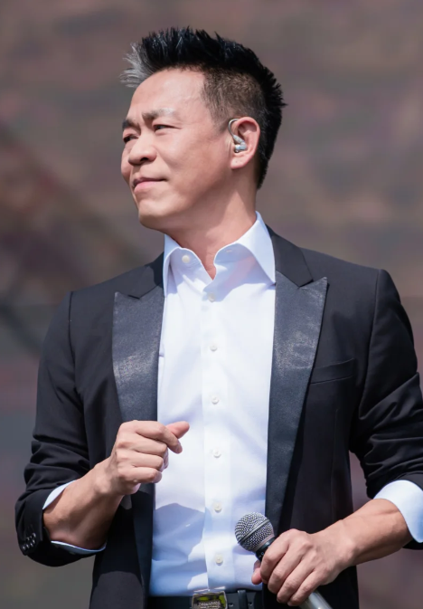 翻了下孙浩这些年。越翻越有感触。原来他这一路，是一首歌红过之后沉寂了好些年，又一点点从配角演回来的。