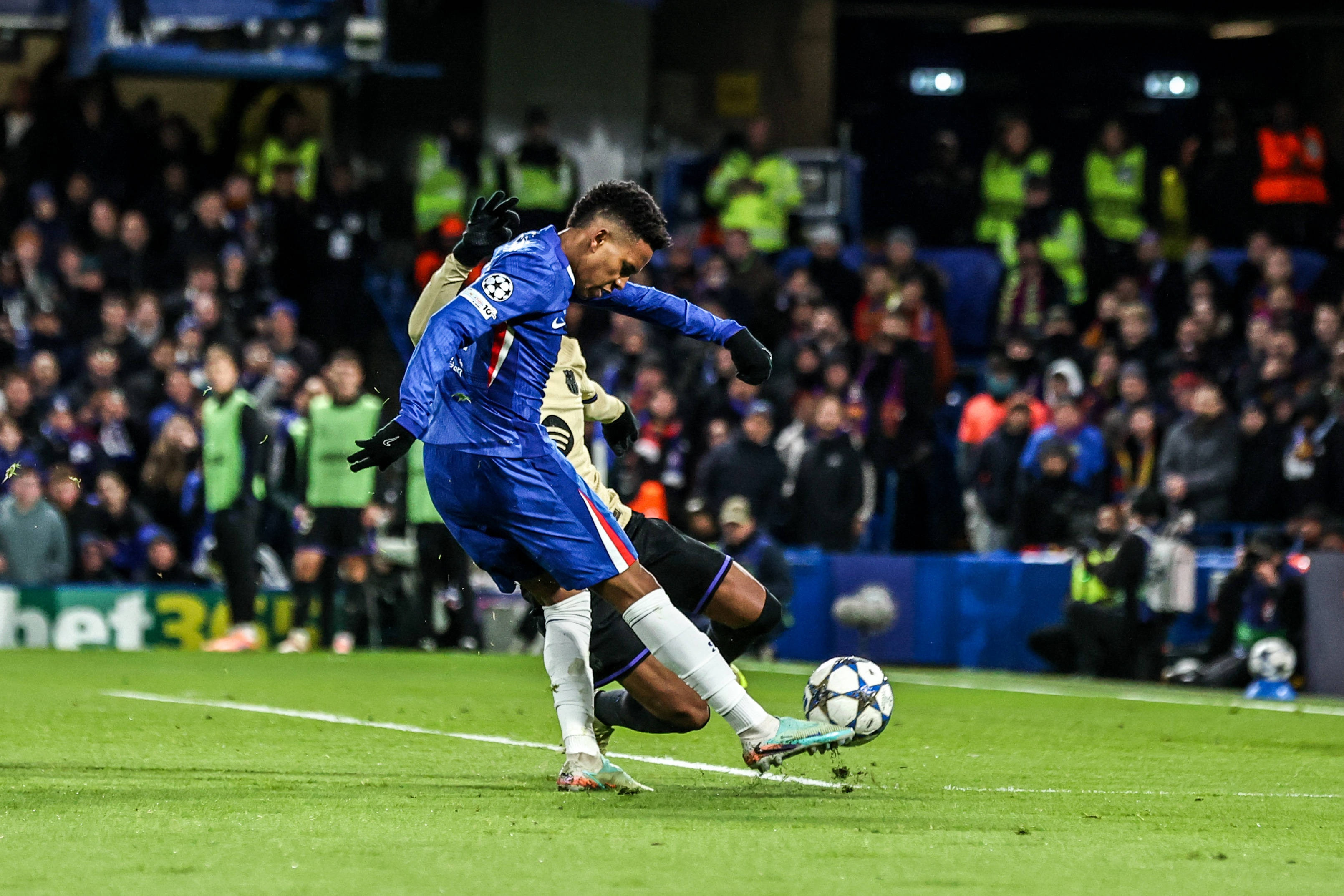 奔着1亿去! 18岁埃斯特旺身价仅6000万, 欧冠5场3球+巴西4场4球