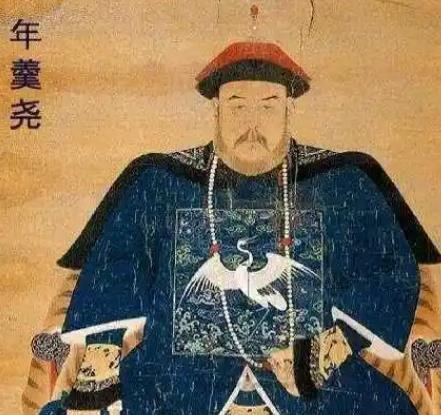 年羹尧得知自己将被问斩，将已经怀有身孕的小妾送给了一个落魄秀才，并特意叮嘱孩子出