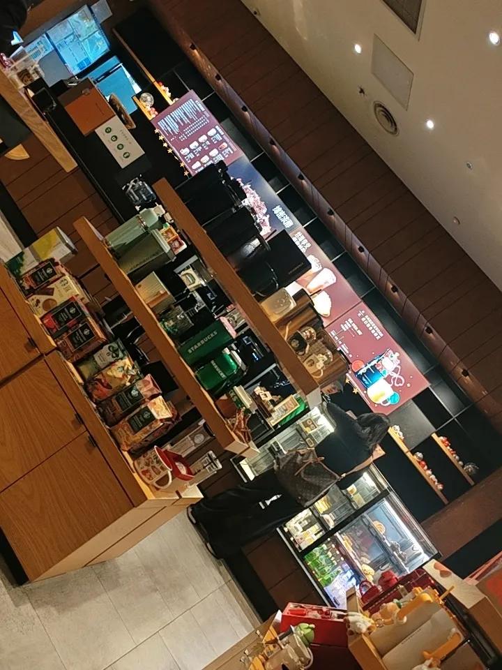 退休生活——元旦放假打了三天牌，把自己打的的精疲力尽，脑子晕晕乎乎，下午睡完午觉