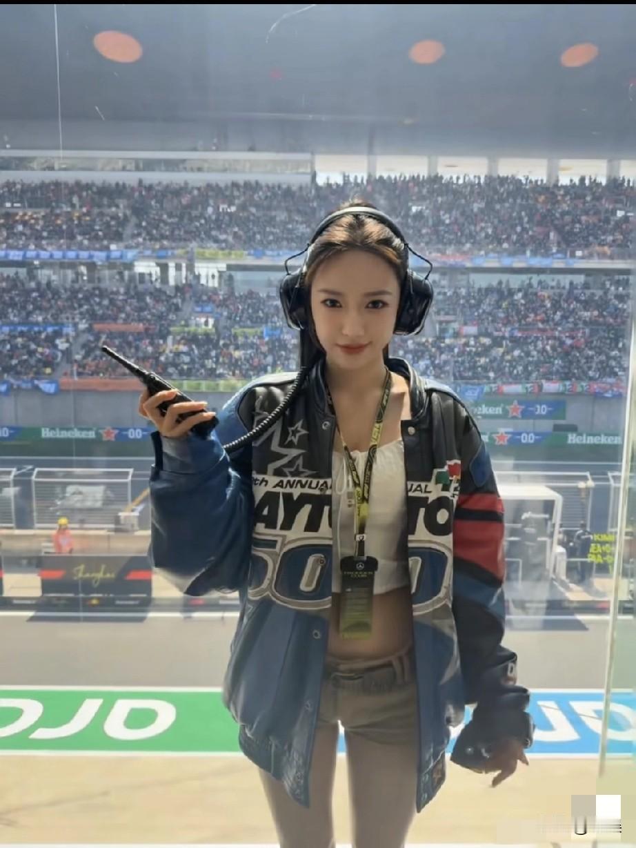 程潇戴上耳机，感受速度与激情